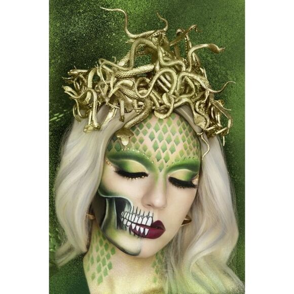 Milani Limited Edition The Beautiful Nightmare Eye And Face Palette NEW - Picture 6 of 10